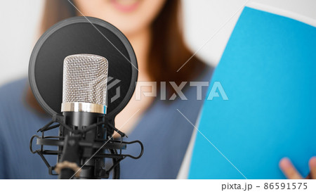 声優 マイクの写真素材
