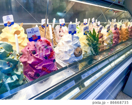 ショーケース ジェラート 食べ物 アイスクリームの写真素材 - PIXTA