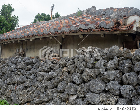 古民家 塀 住宅 沖縄の写真素材