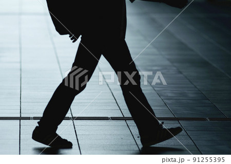 歩行者 足 歩く 足元の写真素材