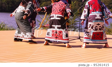 アイヌ文化ウポポイの踊り