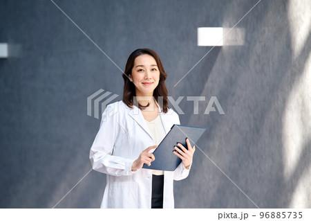 Dream Female Doctor - Stock Illustration [41928299] - PIXTA