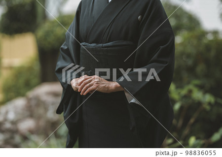 女性 喪服 着物 葬儀の写真素材 - PIXTA