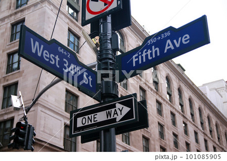 ニューヨーク 看板 道路標識 標識の写真素材 - PIXTA