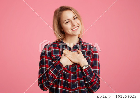 Girl with small boobs. - Stock Photo [43351321] - PIXTA