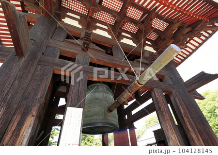 タイ寺院　釣鐘　鐘 鐘突き棒 釣り鐘の写真素材 - PIXTA