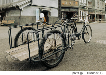 昭和レトロリヤカー 自転車 リヤカー 昭和 レトロの写真素材 - PIXTA