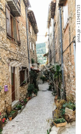 フランス 美しい村 スミレ 南フランスの写真素材 - PIXTA