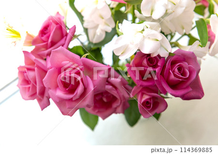 美しいバラの花束のアップ