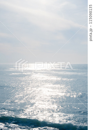 きらきら 光る 水面 穏やかの写真素材 - PIXTA
