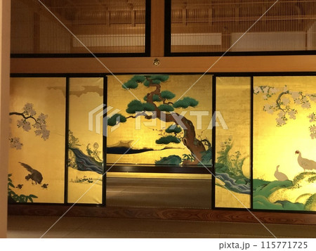金屏風 畳 襖 和室の写真素材 - PIXTA