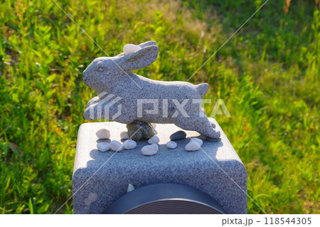 うさぎの石像の写真素材 - PIXTA