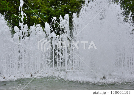 噴水 滝 夏 水の写真素材 - PIXTA