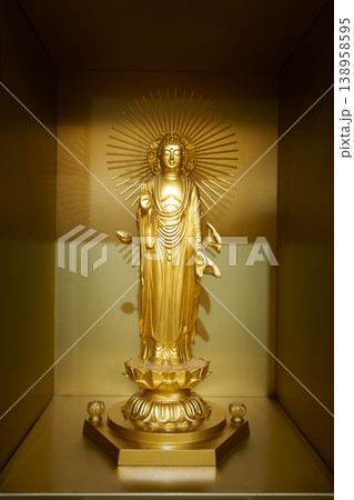 金の大仏の写真素材 - PIXTA